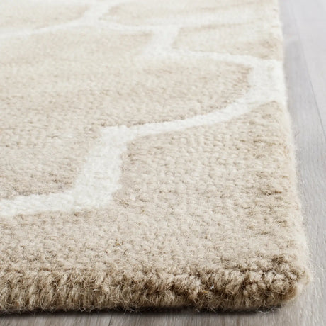 Safavieh Dip Dye 2'-3" x 6'-0" Rug in Beige / Ivory