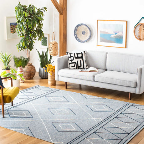 Safavieh Striped Kilim 6'-0" x 9'-0" Rug in Light Blue / Ivory