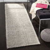 Safavieh Vermont 2'-3" x 6'-0" Rug in Ivory / Black