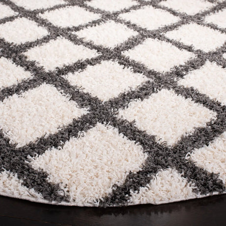 Safavieh Sgd-Dallas Shag 6'-0" x 6'-0" Rug in Ivory / Dark Grey