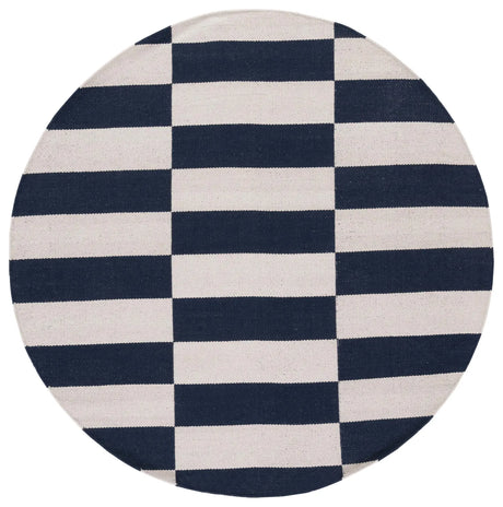 Safavieh Montauk 6'-0" x 6'-0" Rug in Navy / Ivory