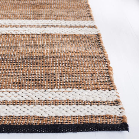 Safavieh Natural Fiber 4'-0" x 6'-0" Rug in Natural / Ivory