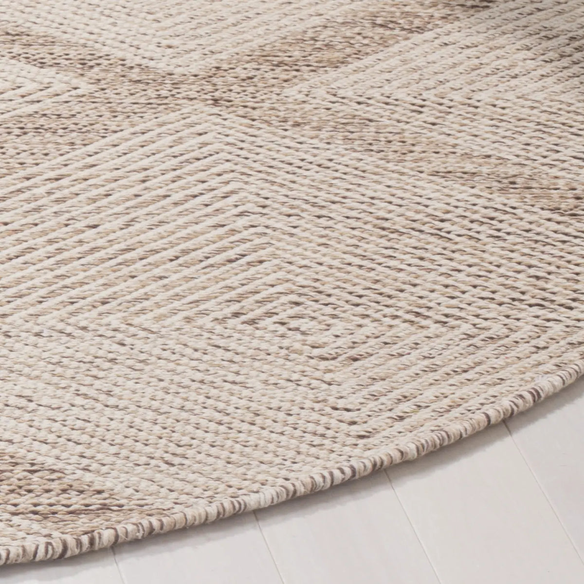 Safavieh Montauk 6'-0" x 6'-0" Rug in Beige