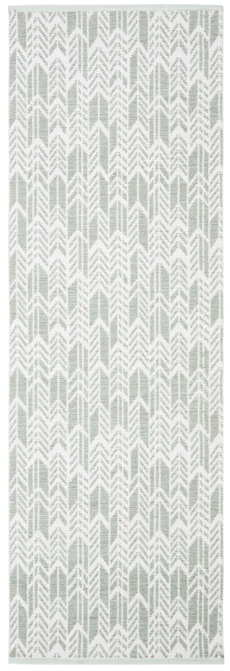 Safavieh Montauk 2'-3" x 7'-0" Rug in Light Green / Ivory