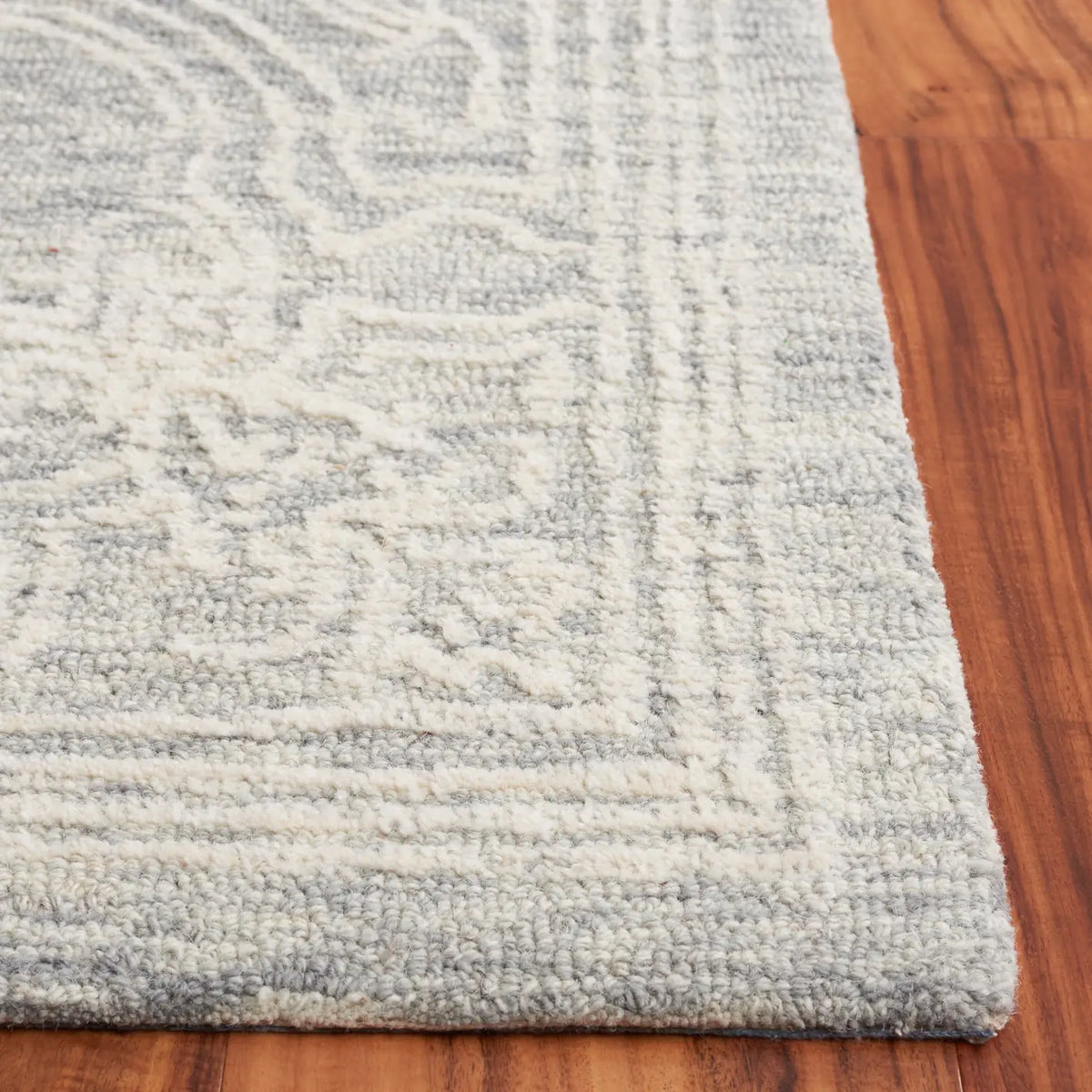 Safavieh Ebony 4'-0" x 6'-0" Rug in Ivory / Grey