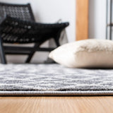 Safavieh Mercer 4'-0" x 6'-0" Rug in Grey / Cream
