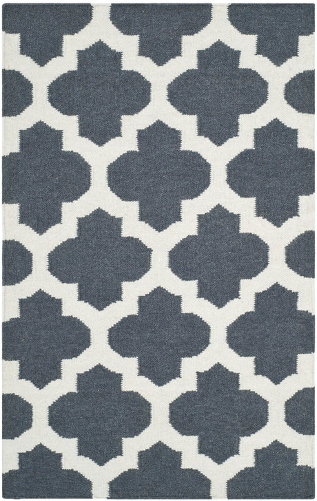 Safavieh Dhurries 2'-6" x 4'-0" Rug in Blue / Ivory