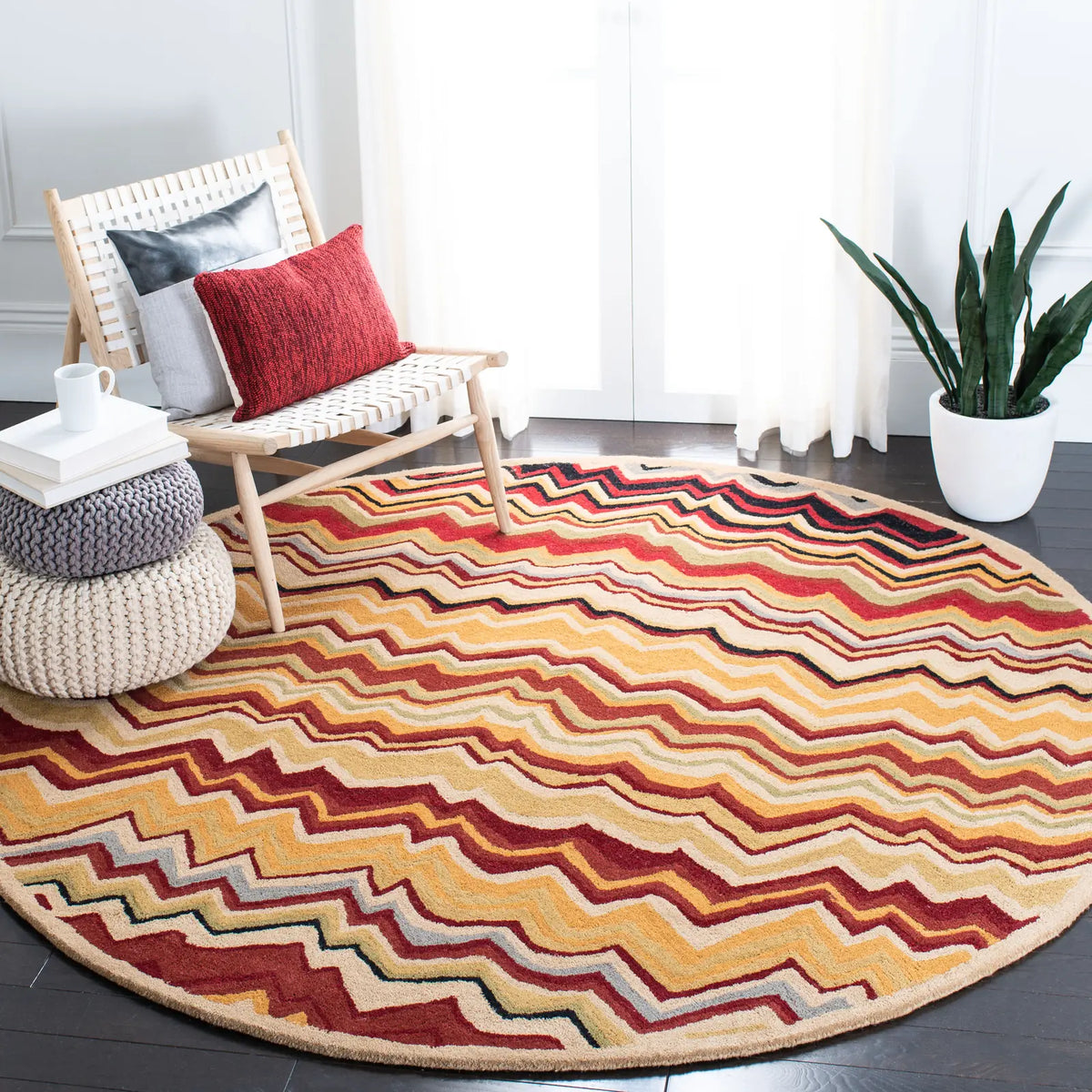 Safavieh Wyndham 7'-0" x 7'-0" Rug in Red / Multi