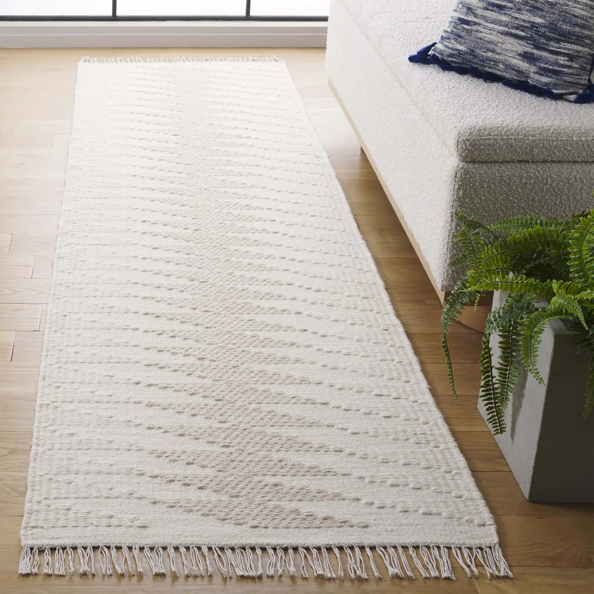 Safavieh Kilim 2'-3" x 9'-0" Rug in Taupe / Ivory