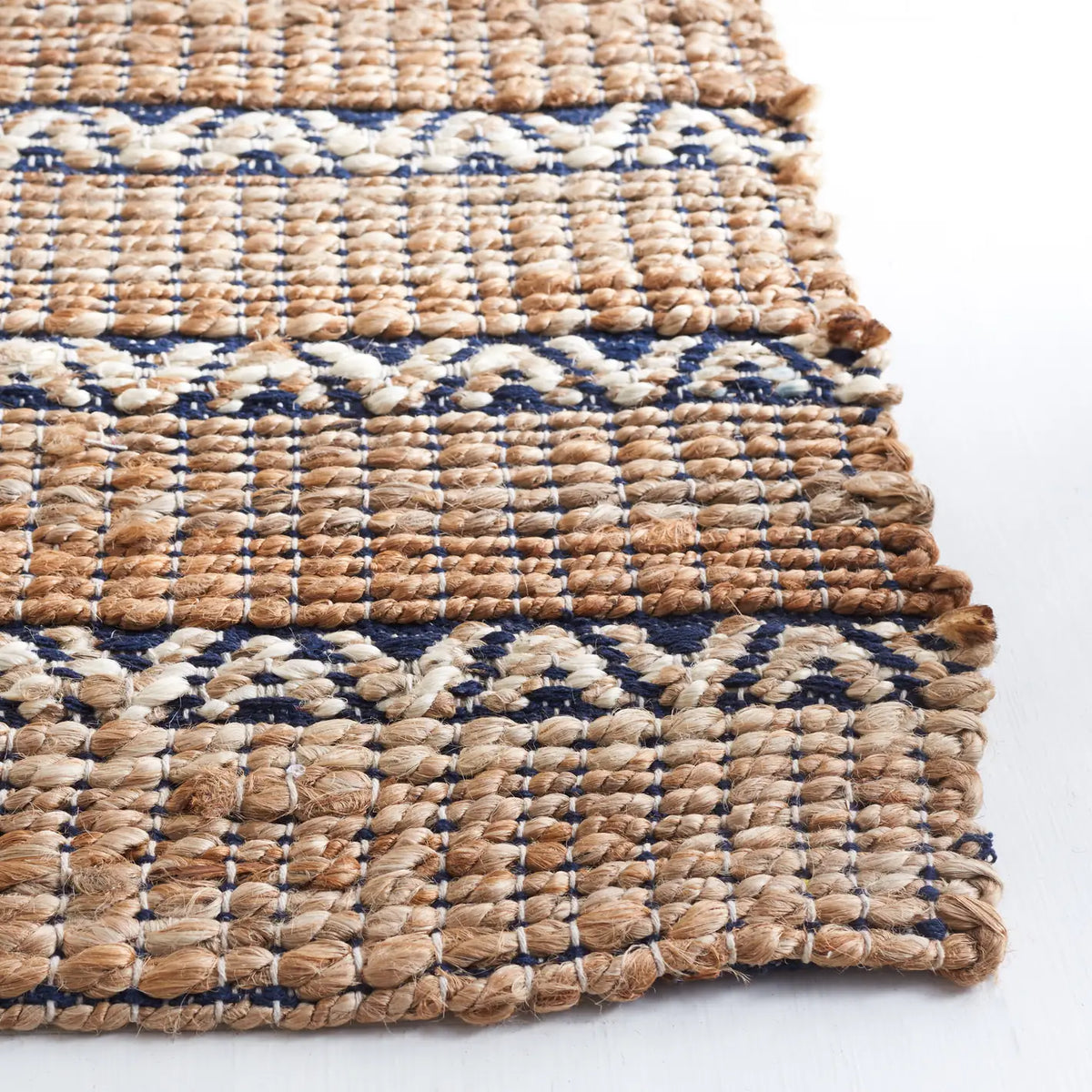 Safavieh Natural Fiber 4'-0" x 6'-0" Rug in Navy / Natural