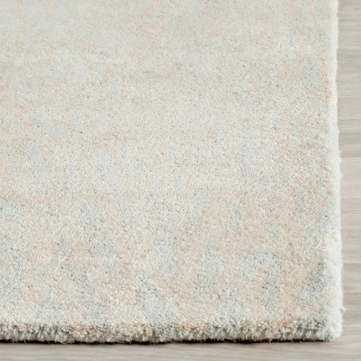 Safavieh Bella 2'-3" x 7'-0" Rug in Grey / Ivory