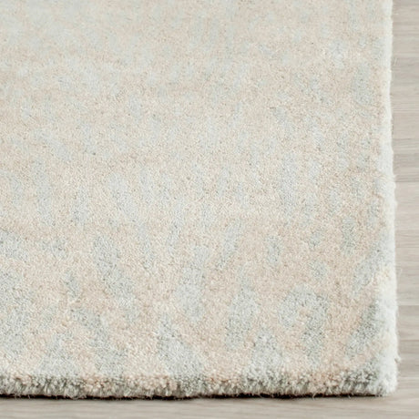Safavieh Bella 2'-3" x 7'-0" Rug in Grey / Ivory