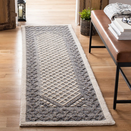Safavieh Natura 2'-3" x 8'-0" Rug in Cream / Navy