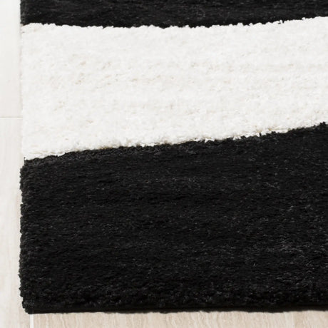Safavieh Florida Shag 5'-3" x 7'-6" Rug in Black / Ivory