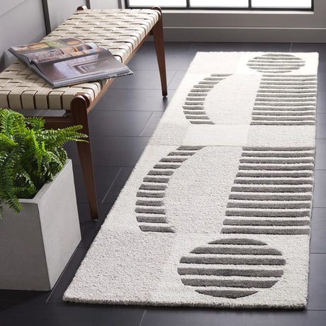 Safavieh Chatham 2'-3" x 8'-0" Rug in Grey / Dark Grey