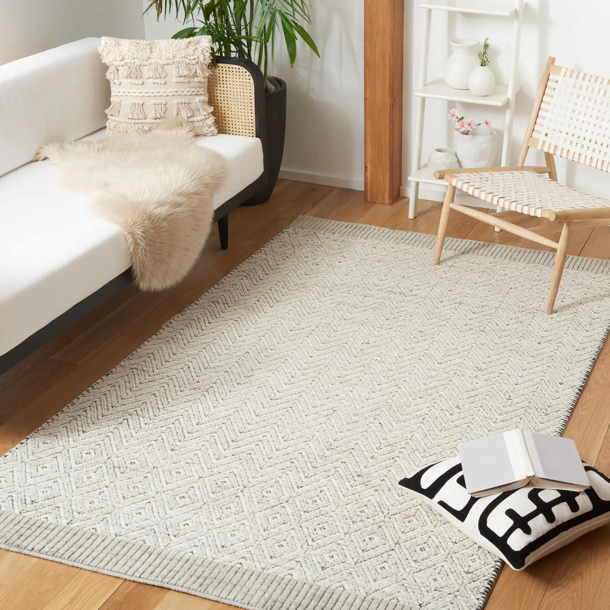 Safavieh Martha Stewart 4'-0" x 6'-0" Rug in Grey / Ivory