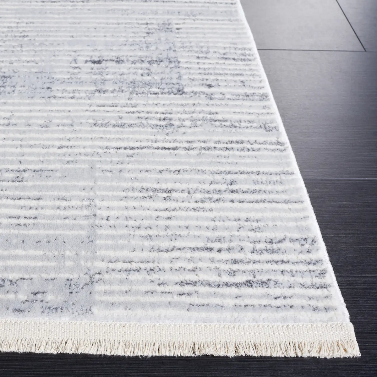 Safavieh Whisper 4'-0" x 6'-0" Rug in Grey / Ivory
