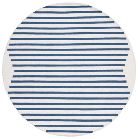 Safavieh Montauk 6'-0" x 6'-0" Rug in Ivory / Navy