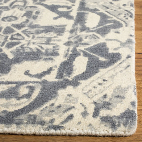 Safavieh Restoration Vintage 4'-0" x 6'-0" Rug in Charcoal / Ivory