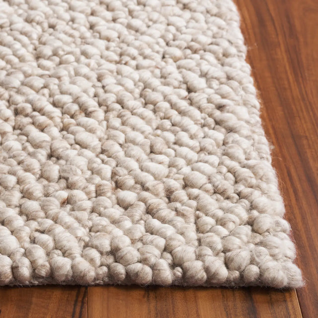 Safavieh Natura 4'-0" x 6'-0" Rug in Beige