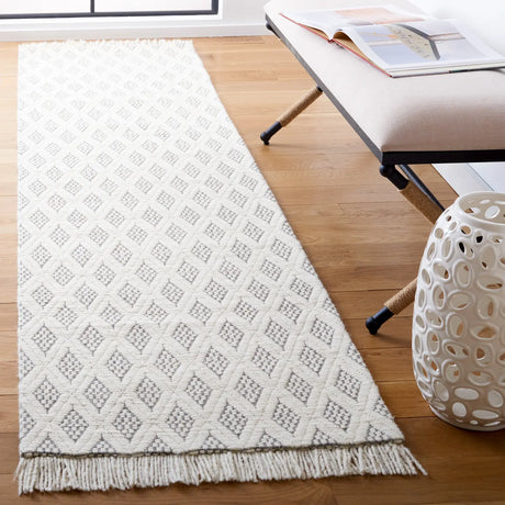 Safavieh Natura 2'-3" x 9'-0" Rug in Ivory / Grey