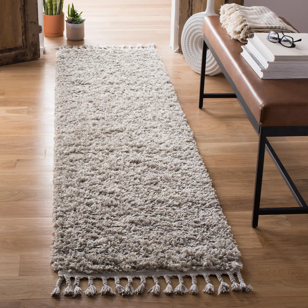 Safavieh Pro Lux Shag 400 2'-0" x 8'-0" Rug in Grey / Cream