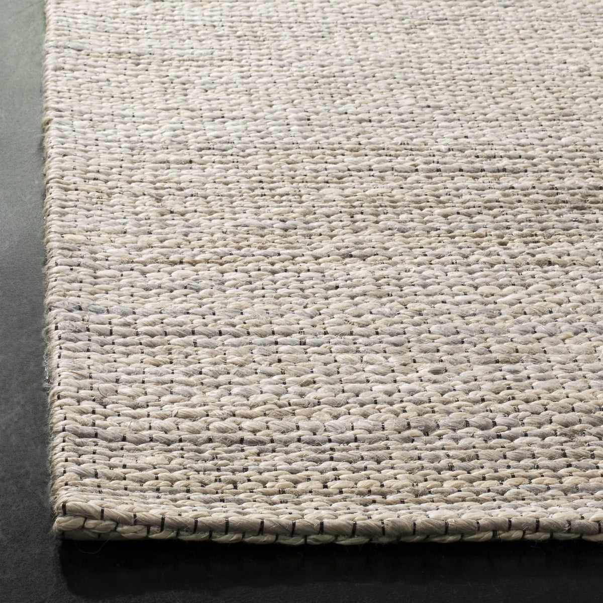 Safavieh Marbella 4'-0" x 6'-0" Rug in Light Grey
