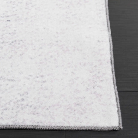 Safavieh Santa Monica 4'-0" x 6'-0" Rug in Grey / Gold