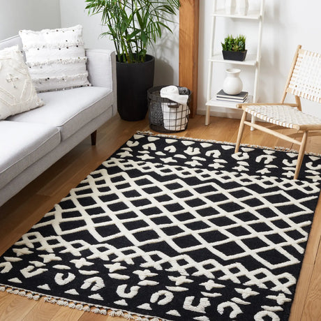 Safavieh Casablanca 4'-0" x 6'-0" Rug in Black / Ivory