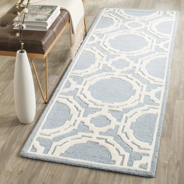 Safavieh Cambridge 2'-6" x 8'-0" Rug in Blue / Ivory