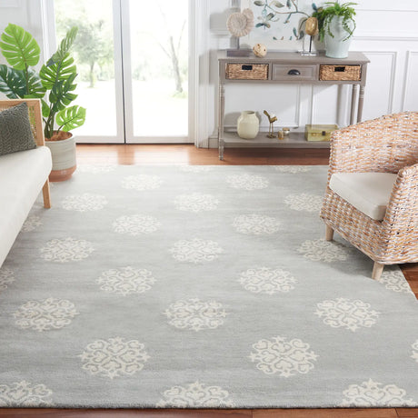 Safavieh Soho 9'-6" x 13'-6" Rug in Grey / Ivory