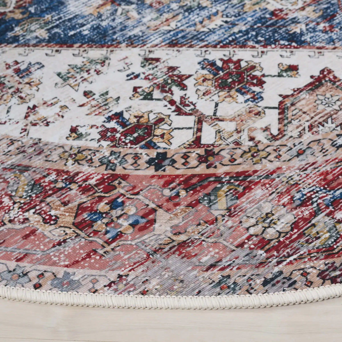 Safavieh Tucson 5'-0" x 5'-0" Rug in Blue / Red