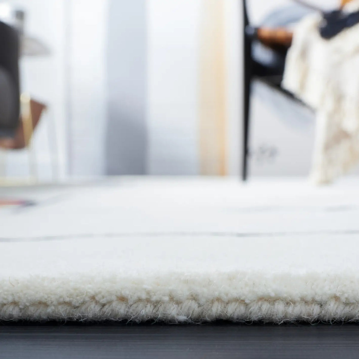Safavieh Fifth Avenue 4'-0" x 6'-0" Rug in Ivory / Blue
