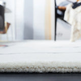 Safavieh Fifth Avenue 4'-0" x 6'-0" Rug in Ivory / Blue