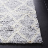 Safavieh Vermont 4'-0" x 6'-0" Rug in Grey / Ivory
