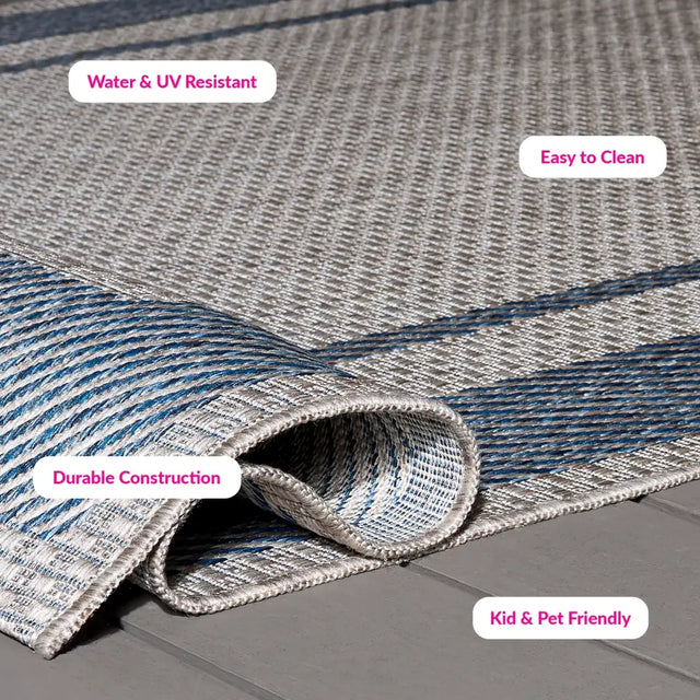 Safavieh Courtyard 5'-3" x 7'-7" Rug in Grey / Navy