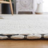 Safavieh Vermont 4'-0" x 6'-0" Rug in Ivory / Black
