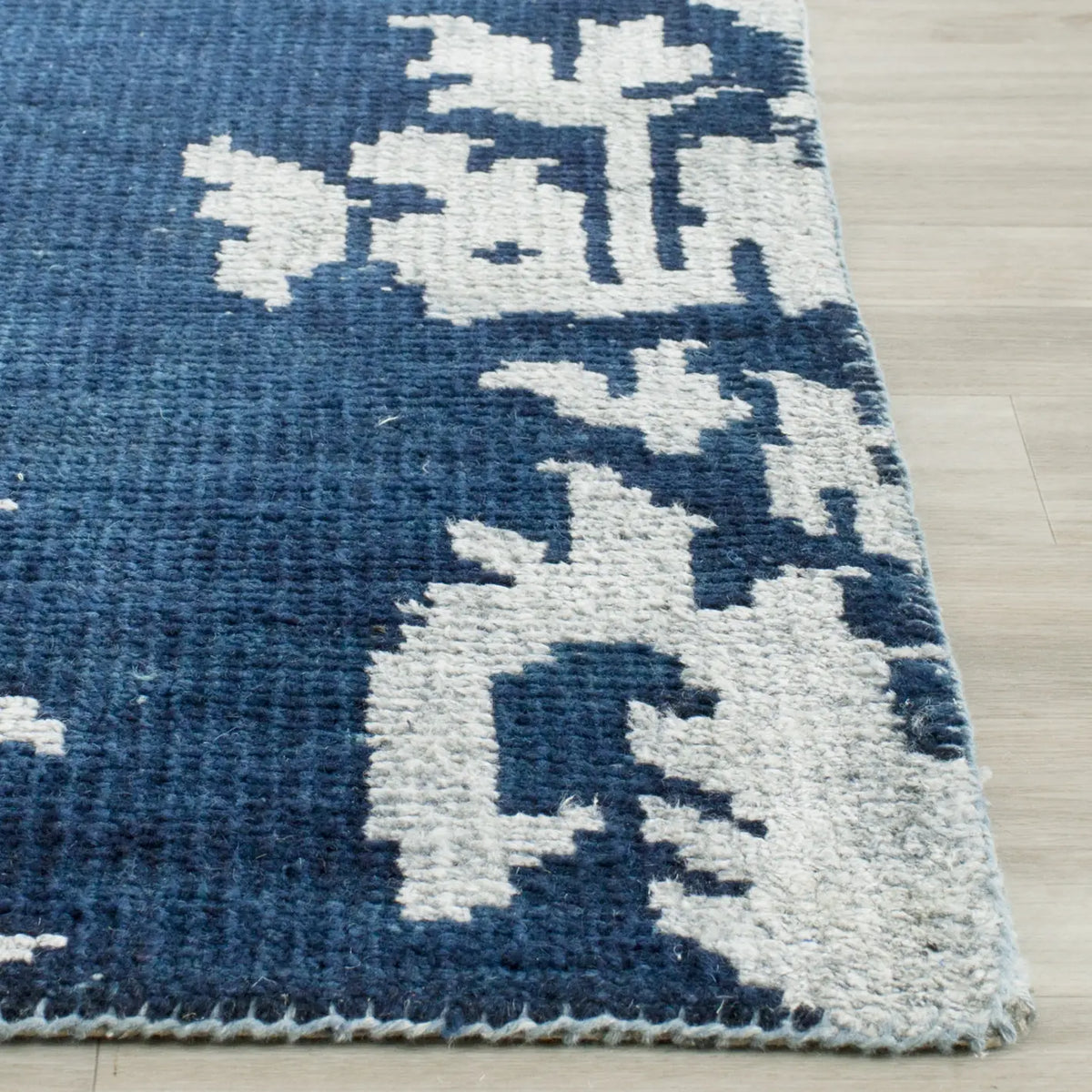 Safavieh Stone Wash 2'-6" x 8'-0" Rug in Indigo