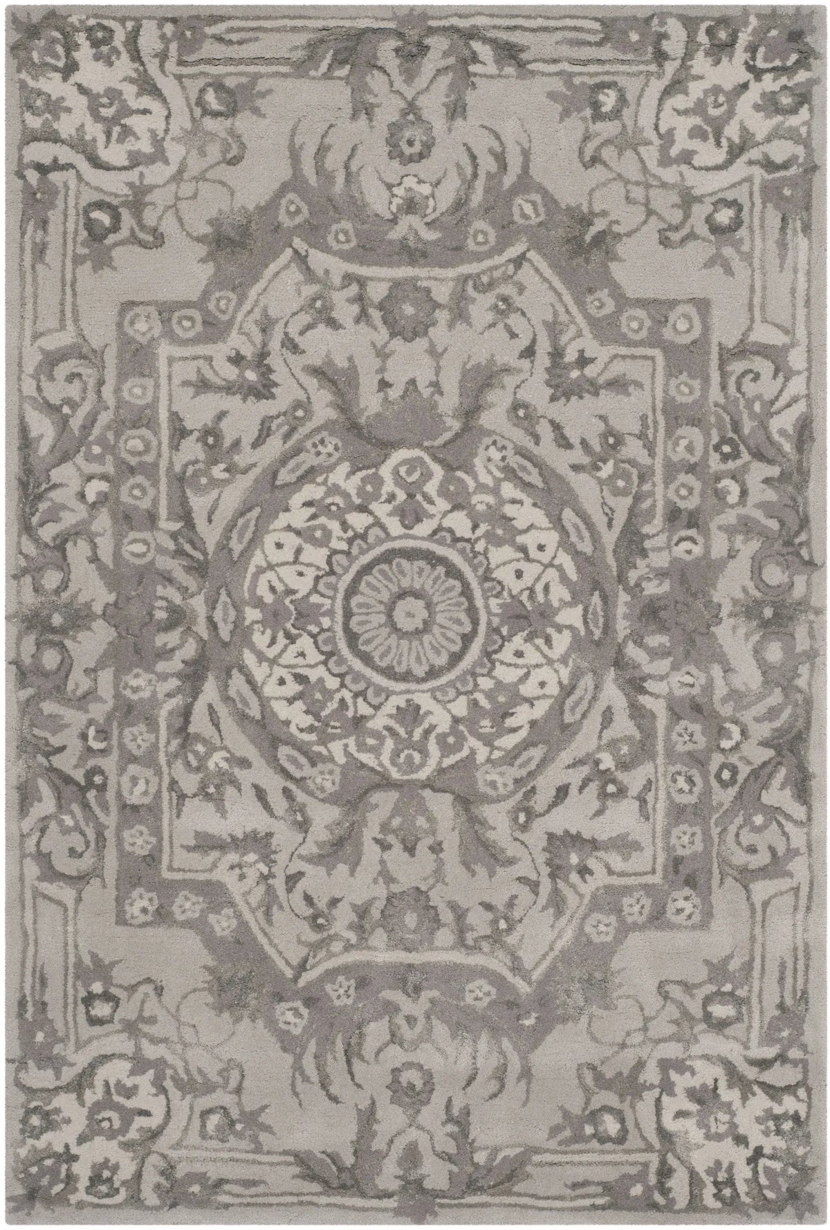 Safavieh Savonnerie 4'-0" x 6'-0" Rug in Smoke