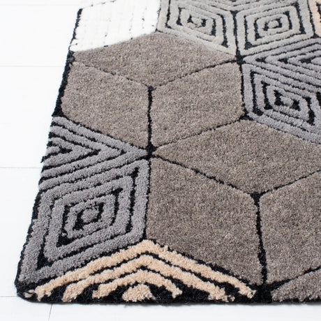 Safavieh Fifth Avenue 4'-0" x 6'-0" Rug in Ivory / Grey