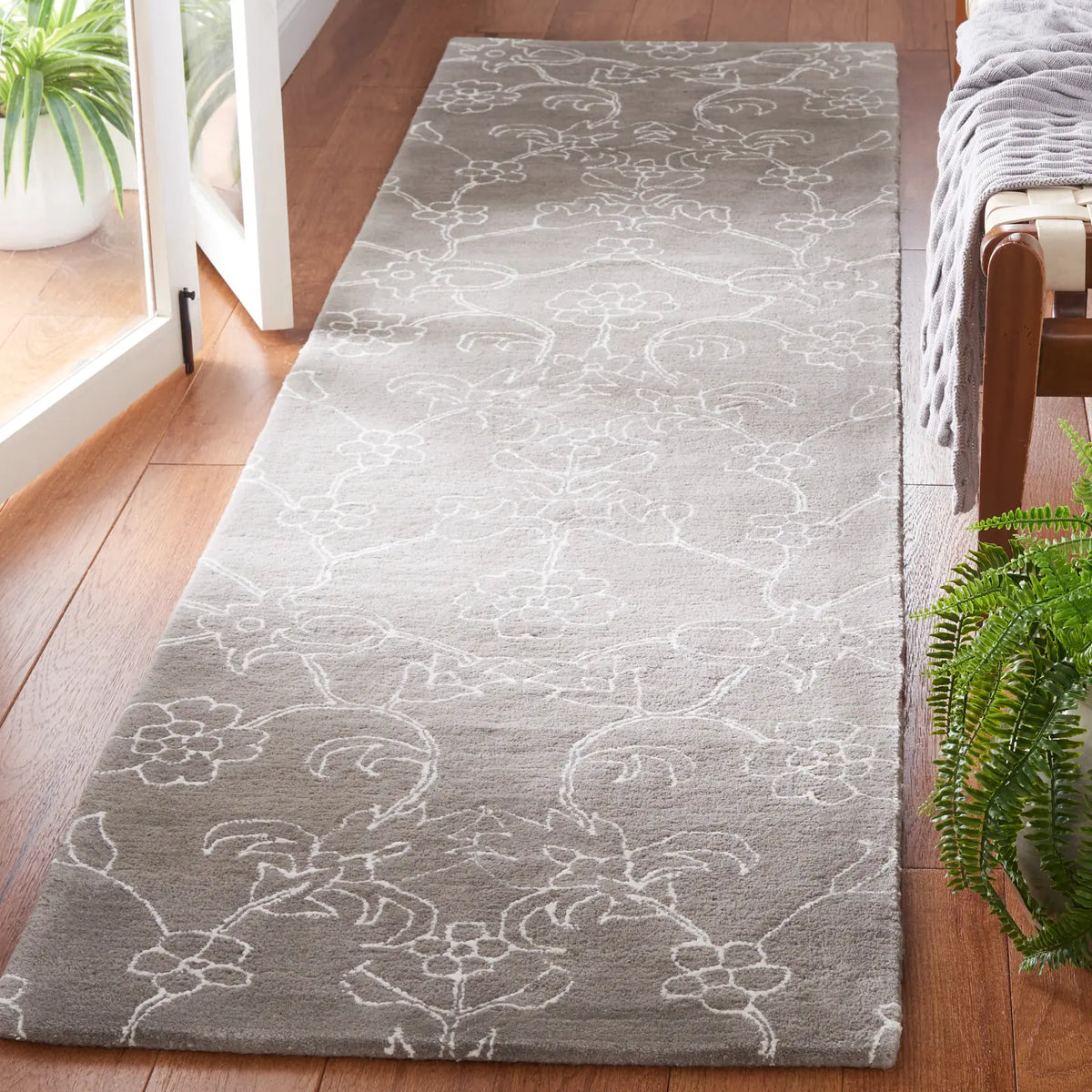 Safavieh Fifth Avenue 2'-3" x 9'-0" Rug in Dark Grey / Ivory