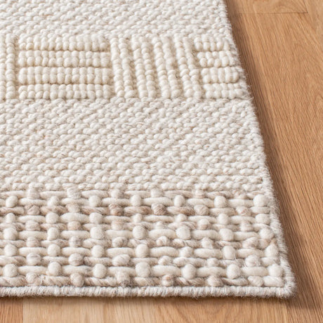 Safavieh Natural Fiber 4'-0" x 6'-0" Rug in Beige / Ivory