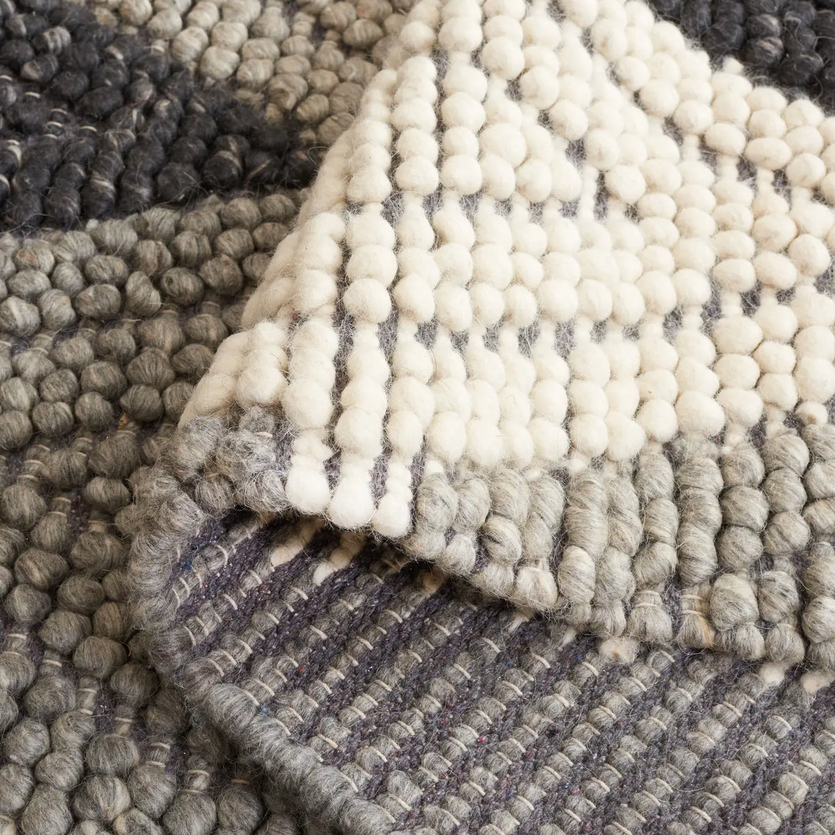 Safavieh Natura 5'-0" x 8'-0" Rug in Anthracite