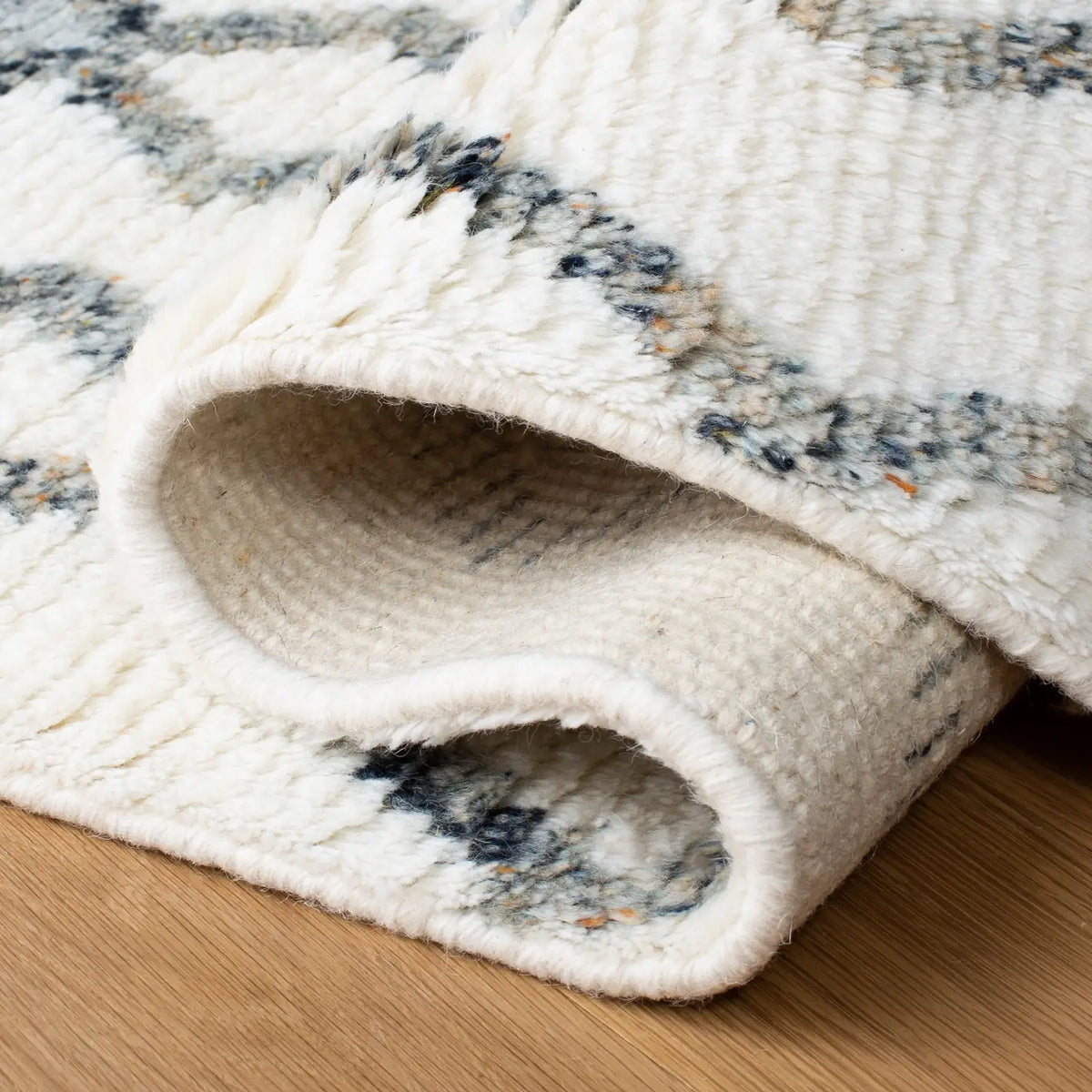 Safavieh Casablanca 4'-0" x 6'-0" Rug in Ivory / Grey