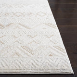 Safavieh Hanna 4'-0" x 6'-0" Rug in Ivory / Beige