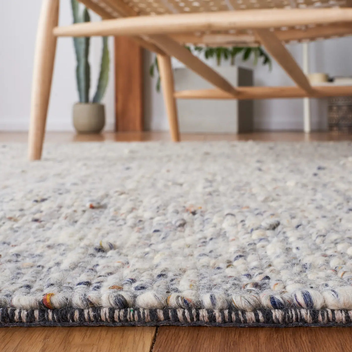 Safavieh Vermont 4'-0" x 6'-0" Rug in Grey / Ivory