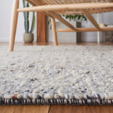 Safavieh Vermont 4'-0" x 6'-0" Rug in Grey / Ivory