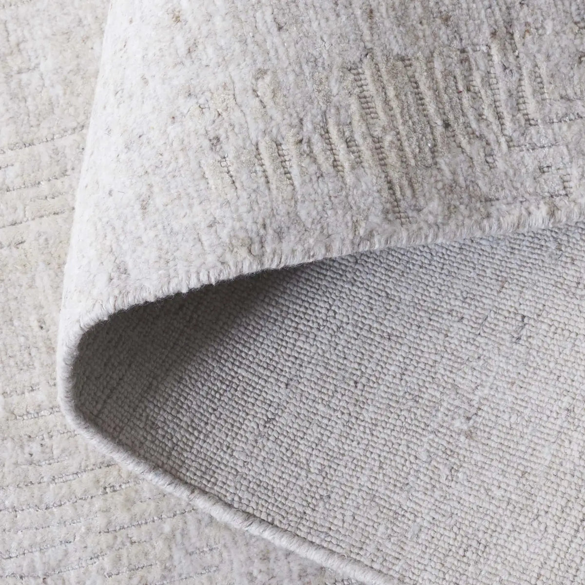 Safavieh Mirage 6'-0" x 9'-0" Rug in Beige