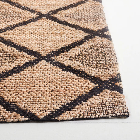 Safavieh Natural Fiber 4'-0" x 6'-0" Rug in Natural / Black