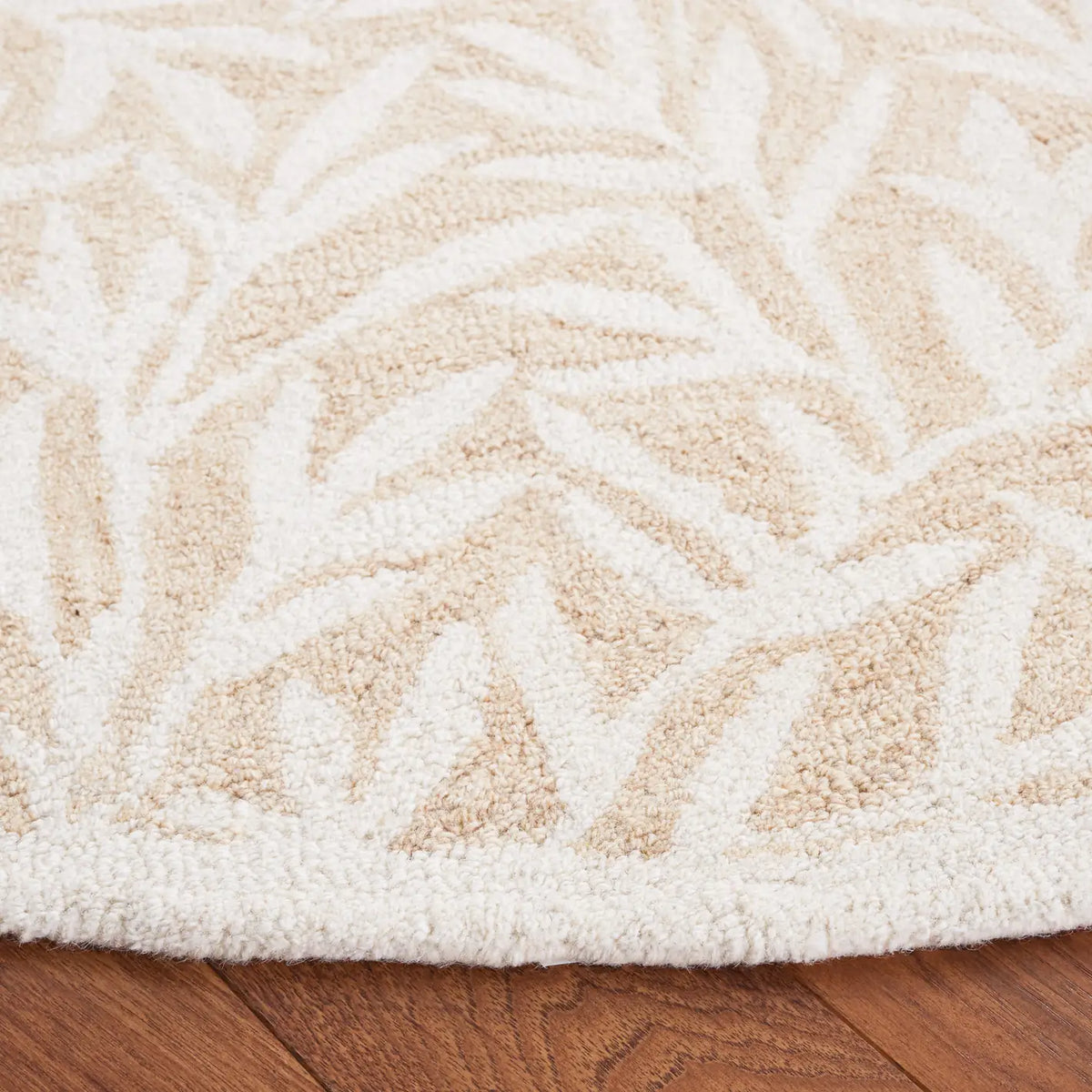 Safavieh Jardin 6'-0" x 6'-0" Rug in Beige / Ivory